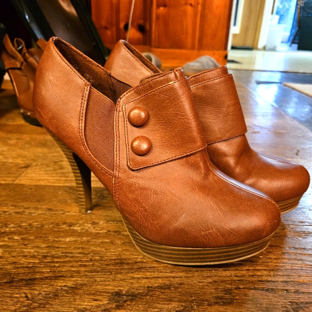 Shoe low boot heal